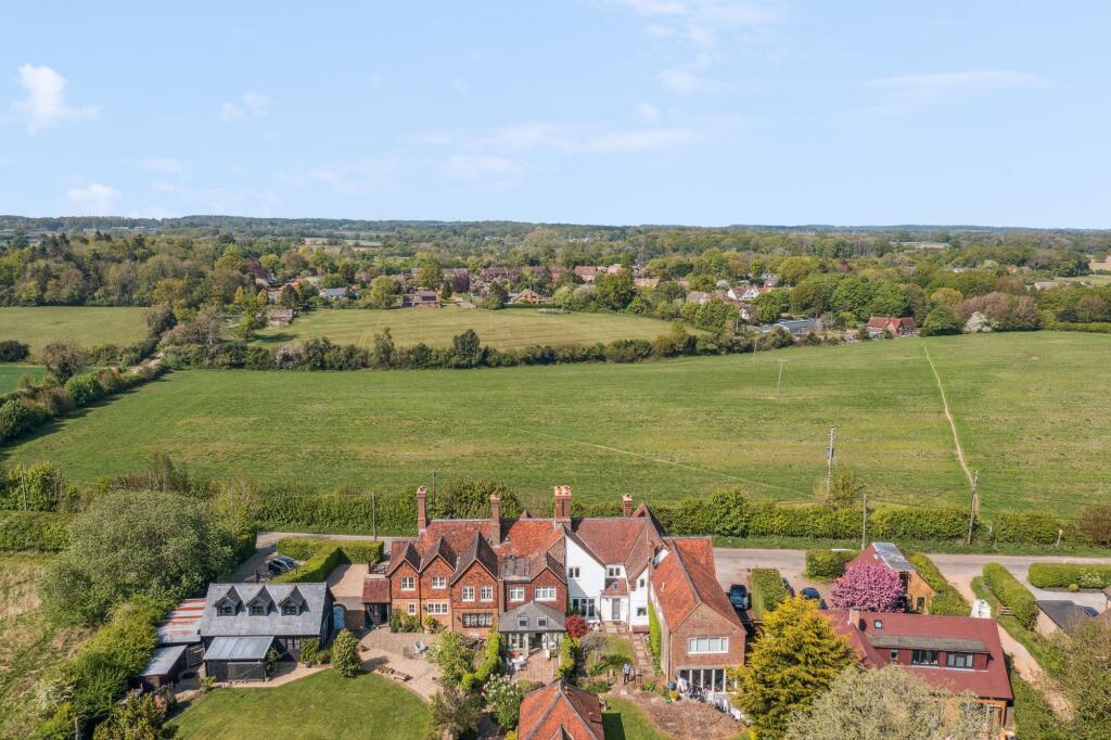 Common Road, Studham, Bedfordshire photo 4