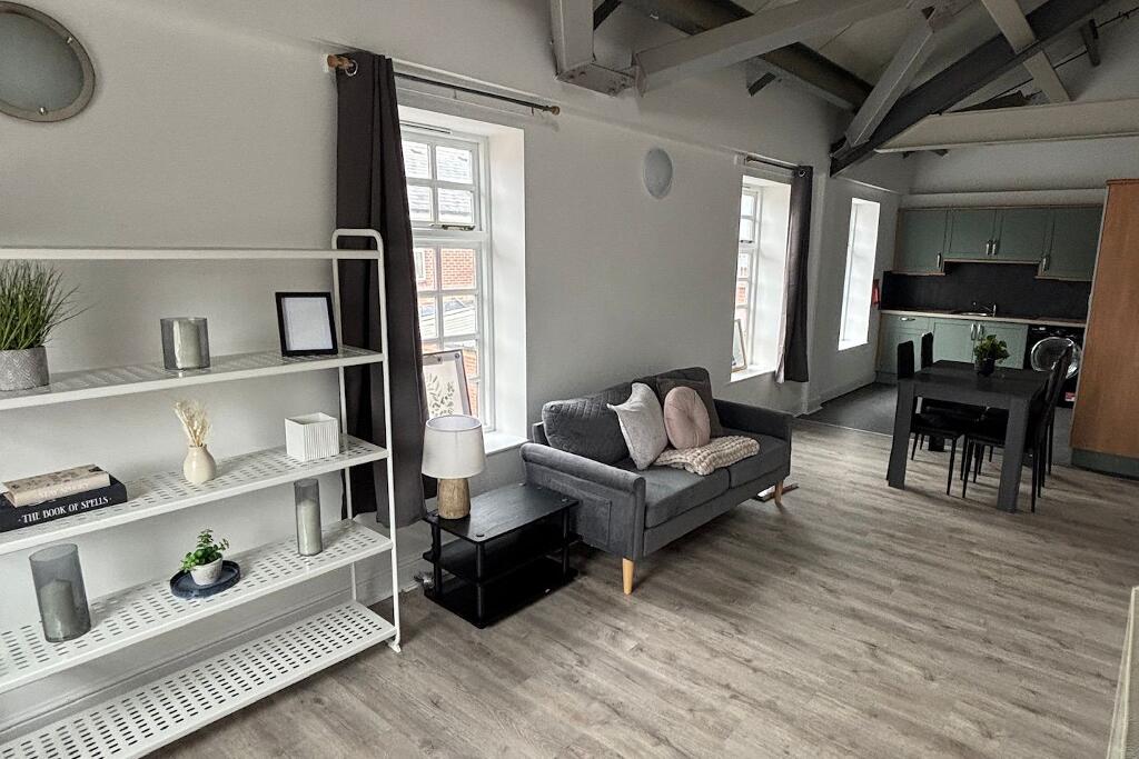 Main image of property: Flat 6 Foxrose Court - 3 Bed Ex Bills, Sneinton, East Midlands, NG3
