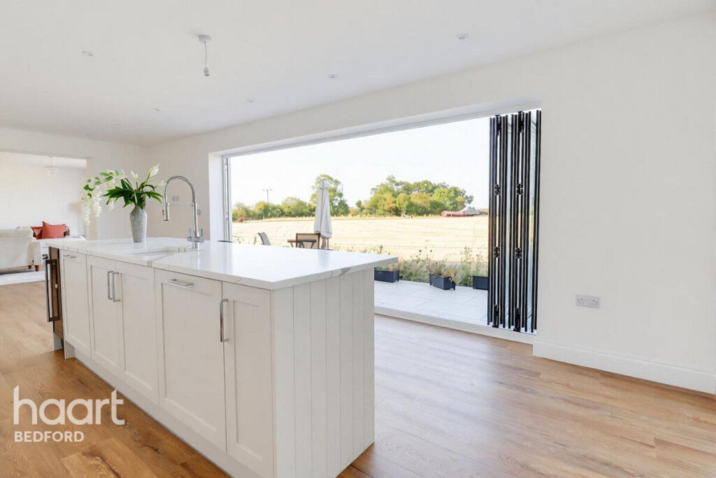 House in Thurleigh, Bedford - View 4