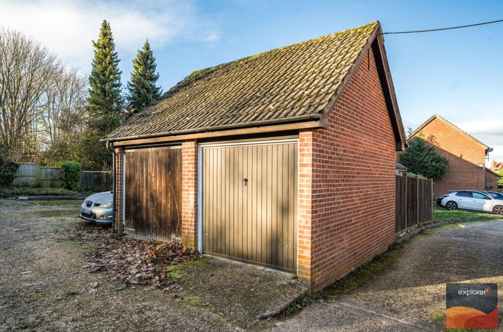 Exeter Close, Kempshott Rise photo 2