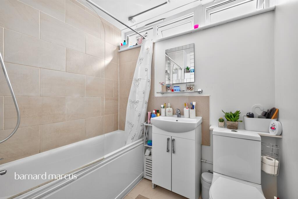 Apartment in London - View 5