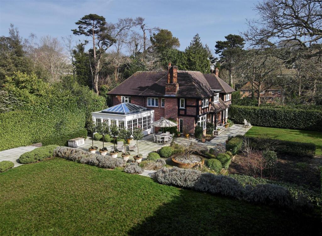 Main image of property: The Avenue, Branksome Park