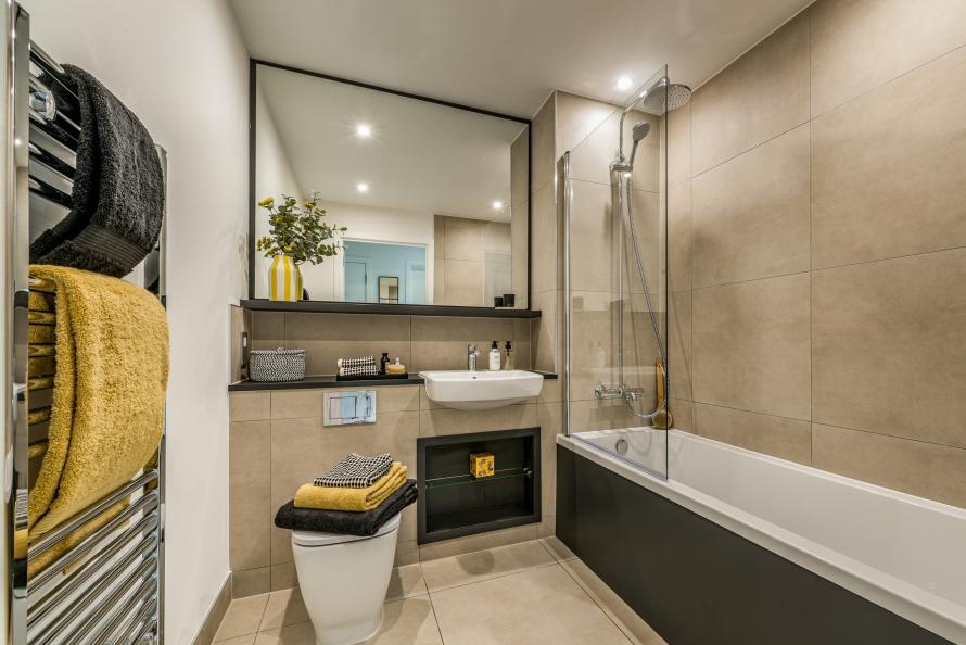 Apartment in Romford - More