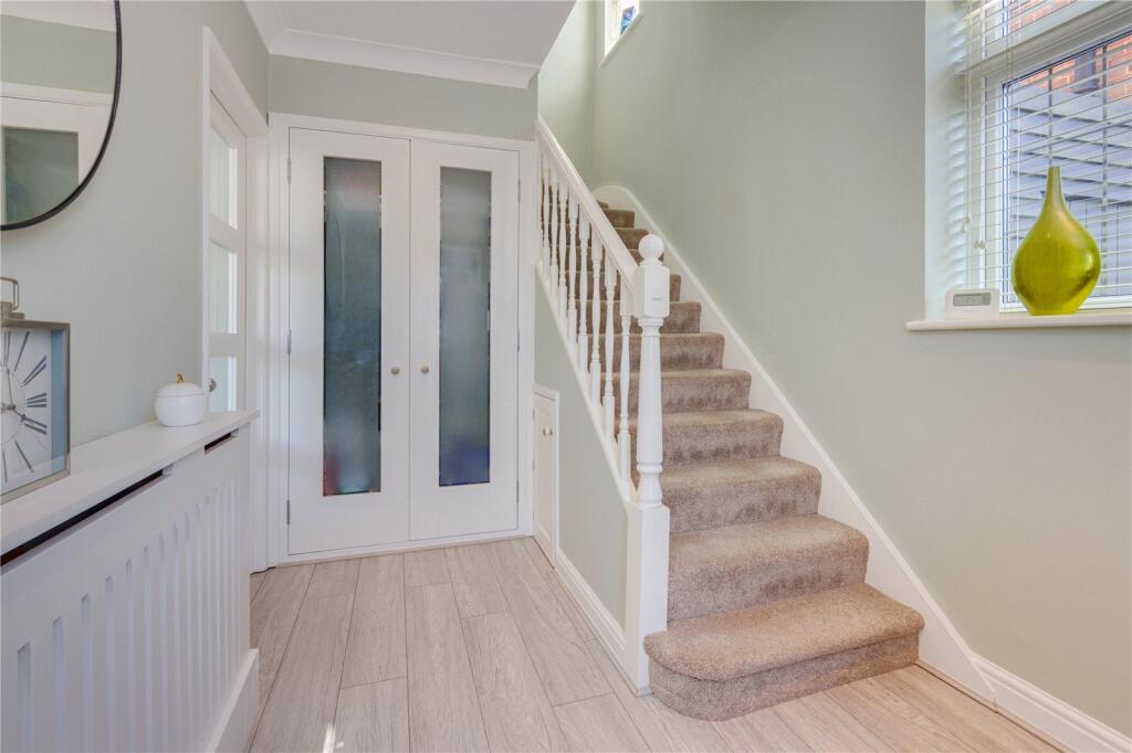 Masefield Avenue, Borehamwood, Hertfordshire, WD6 photo 3