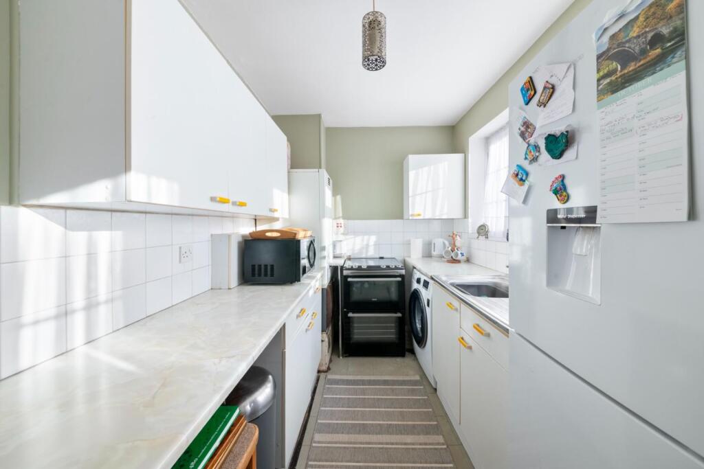 Woodhouse Close, Hayes, UB3 1NJ photo 4