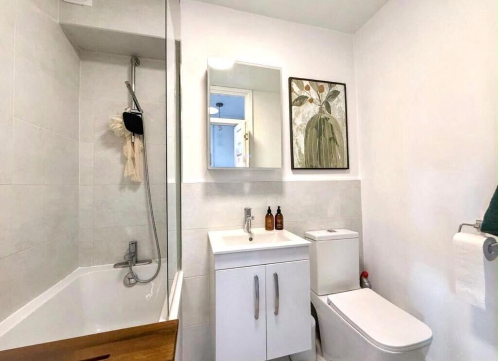 Avon Court, Putney, London, SW15 photo 4