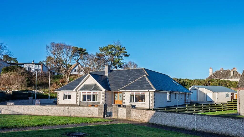 Main image of property: Tullochard, Elizabeth Cr, Dornoch, Sutherland, IV25 3NN