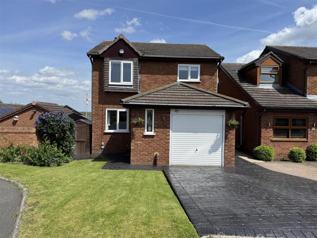 Main image of property: Woodlands Drive, Skelmanthorpe, Huddersfield HD8 9DB