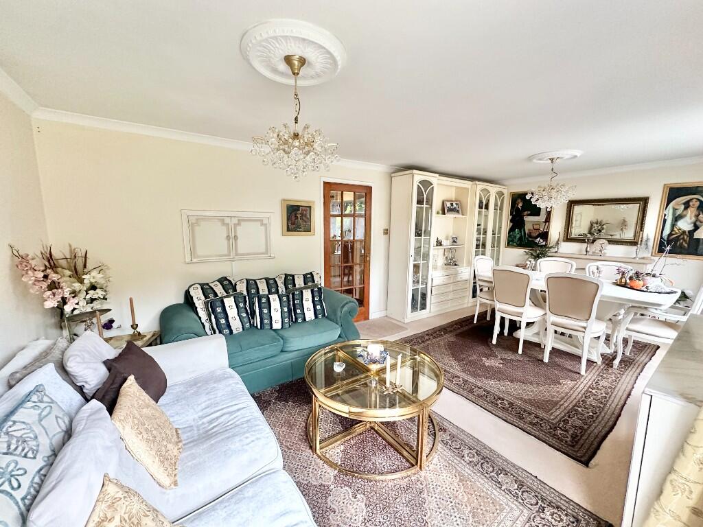 Pinewood, Sale, Cheshire, Greater Manchester, M33 photo 3