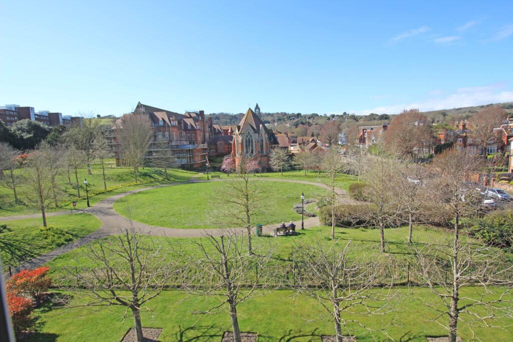 Apartment in Eastbourne, East Sussex - View 2