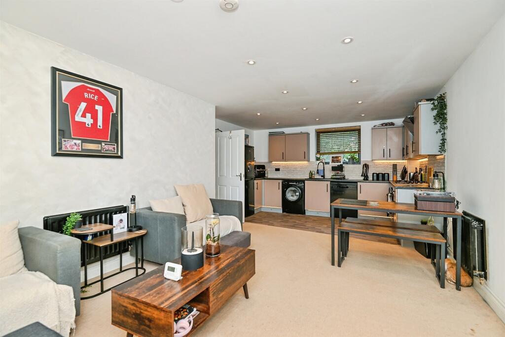 Apartment in Rochester - View 4