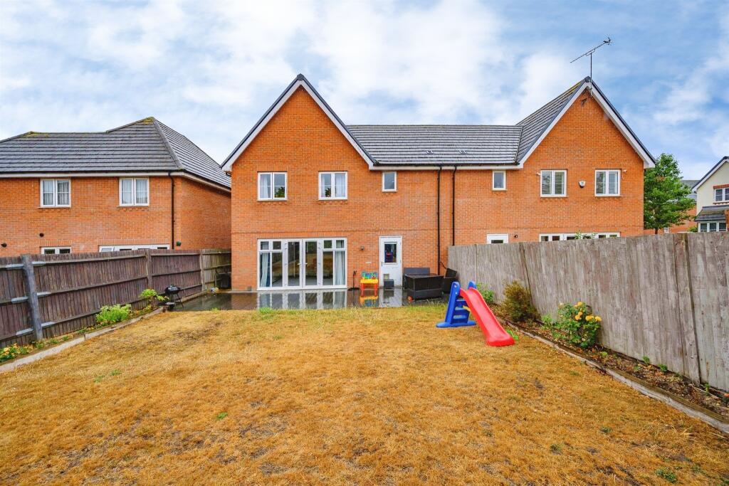 House in Three Rivers, Abbots Langley - More