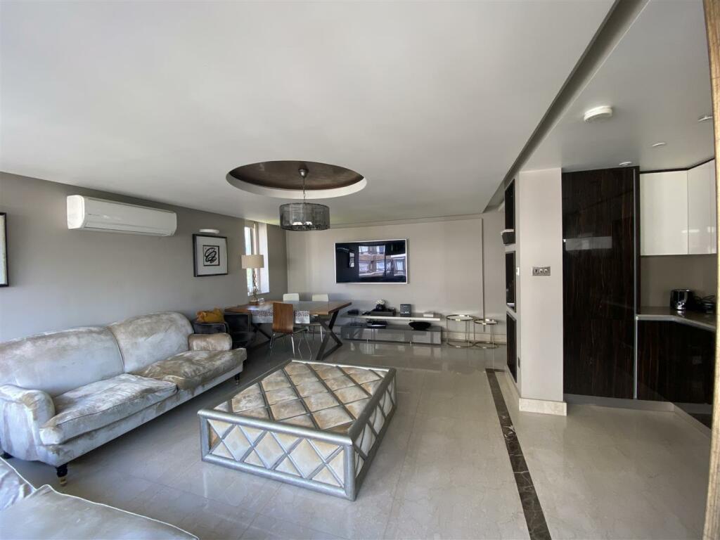 3-bed flat on The Quadrangle, London, £1,500,000