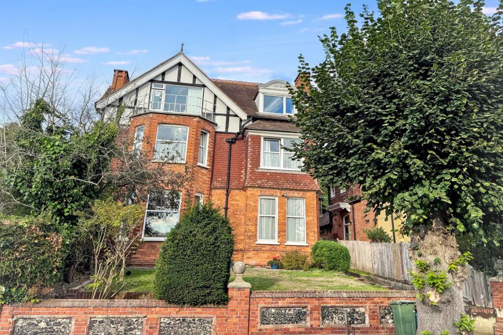 Main image of property: Castle Avenue, CT16