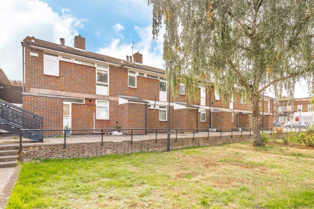 Apartment in London, Tappesfield Estate, Nunhead - View 4