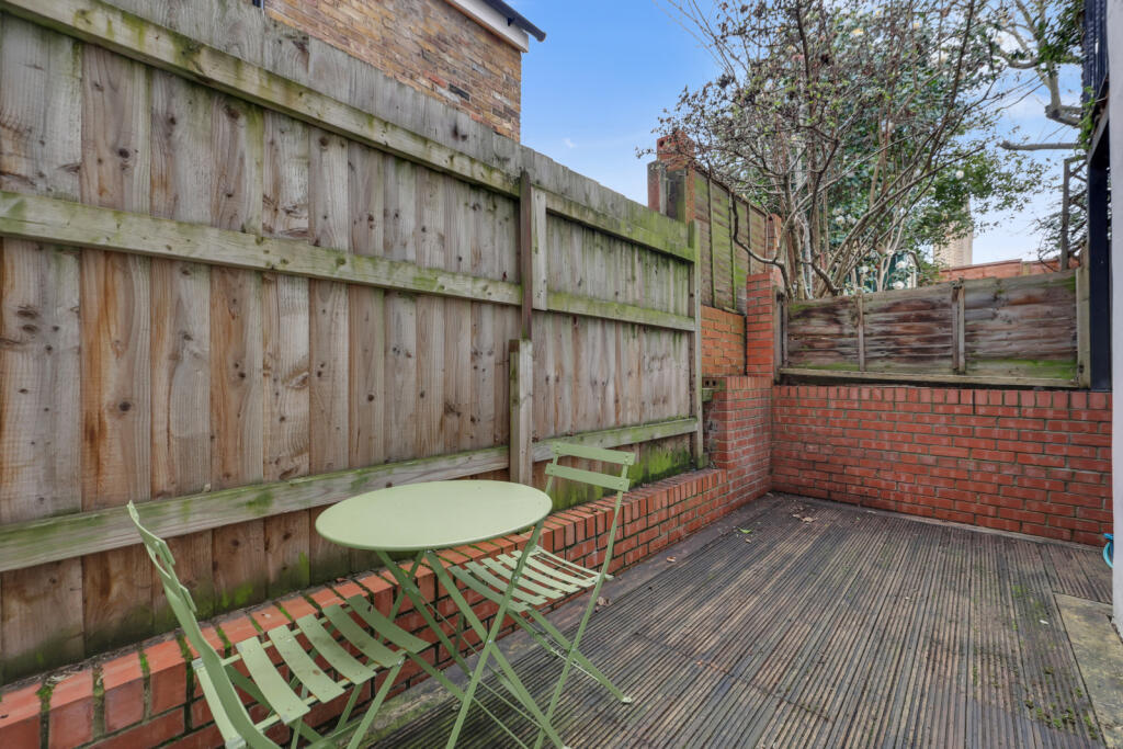 Apartment in London - View 5