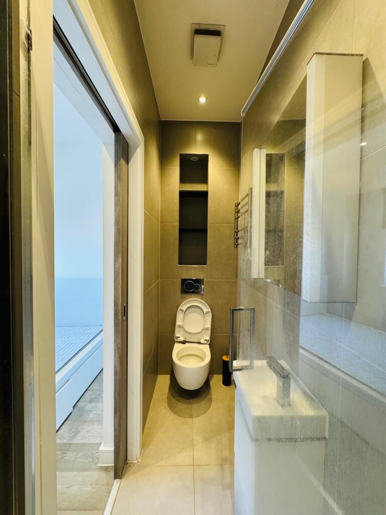 Apartment in Slough - View 5