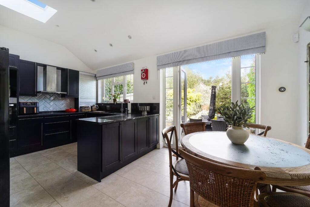 House in Epsom, Nork - View 5