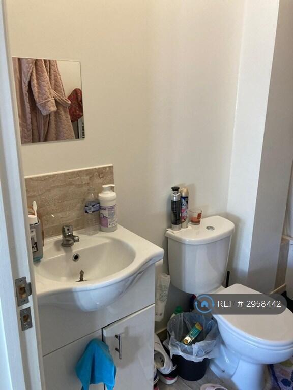 House in London, South Harrow, Rayners Lane - View 5