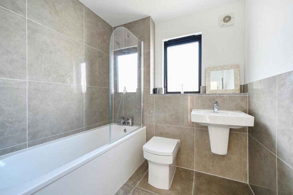 16 South Coast Road, Peacehaven photo 5