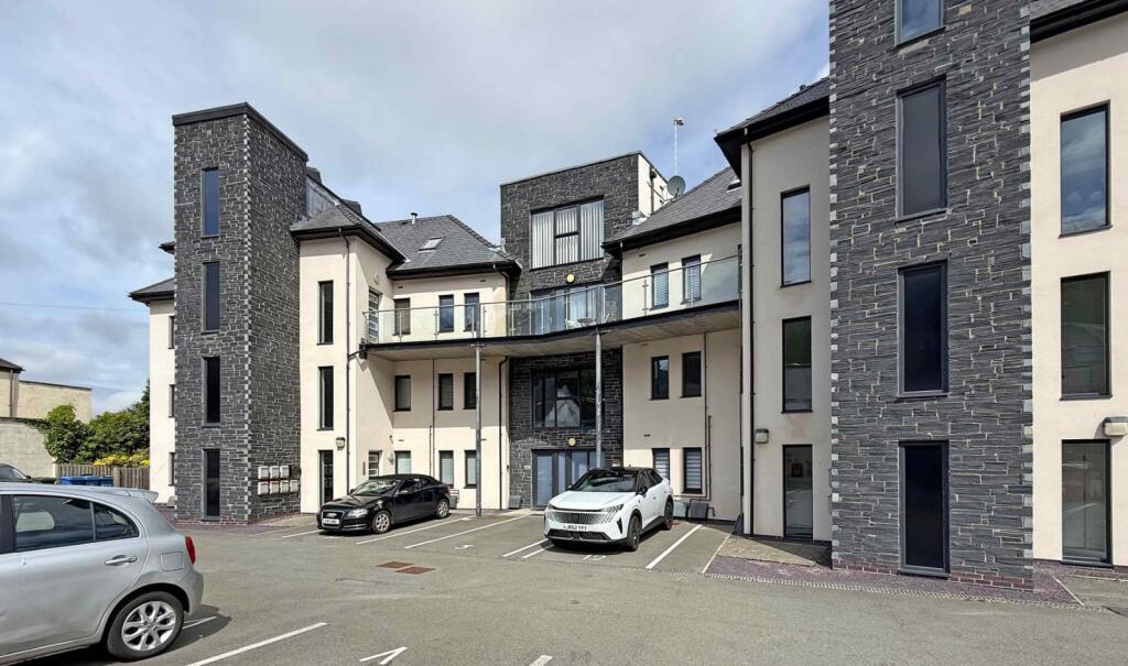 Main image of property: Y Felinheli, Gwynedd, LL56