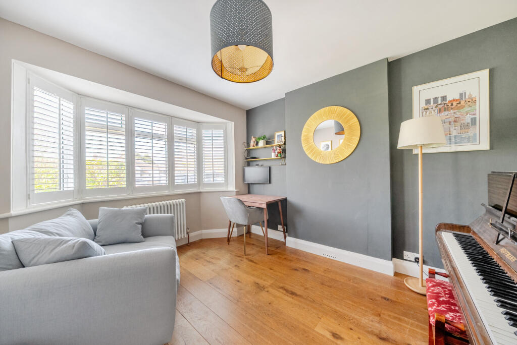 Hollies Avenue, West Byfleet, KT14 - View 5
