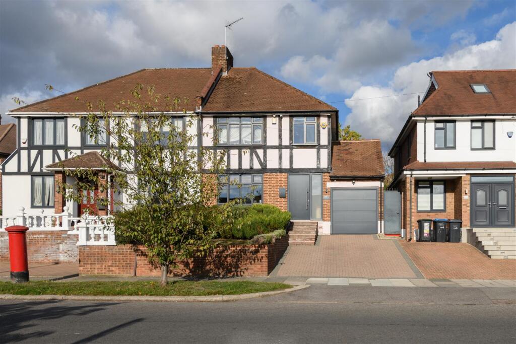 House in London, Bowes Park, New Southgate