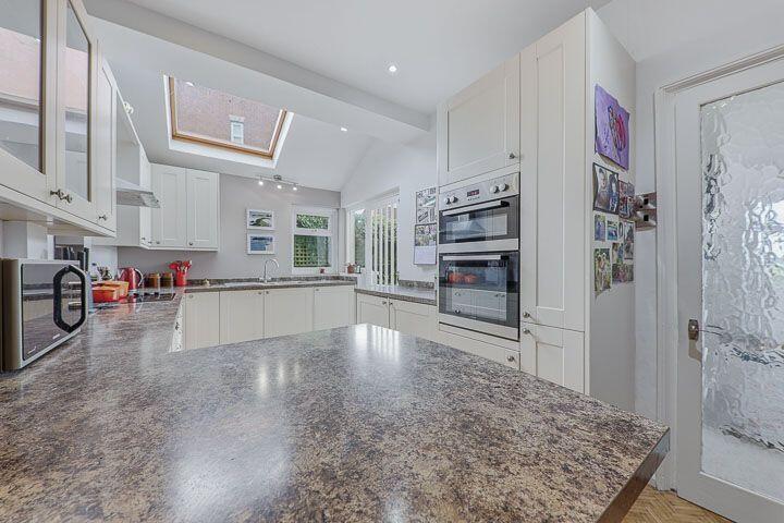 Larkfield Road, Rawdon, Leeds, LS19 6DZ - View 3