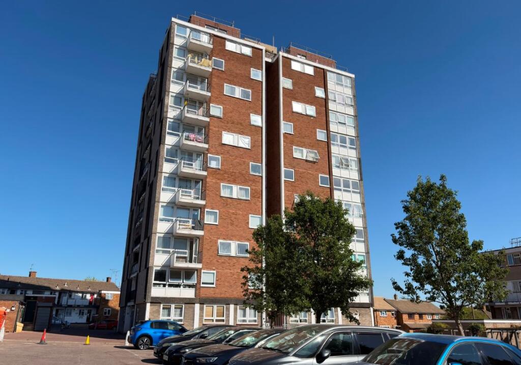 Main image of property: 15 Victor Court, Hornchurch, Essex, RM12 4XF