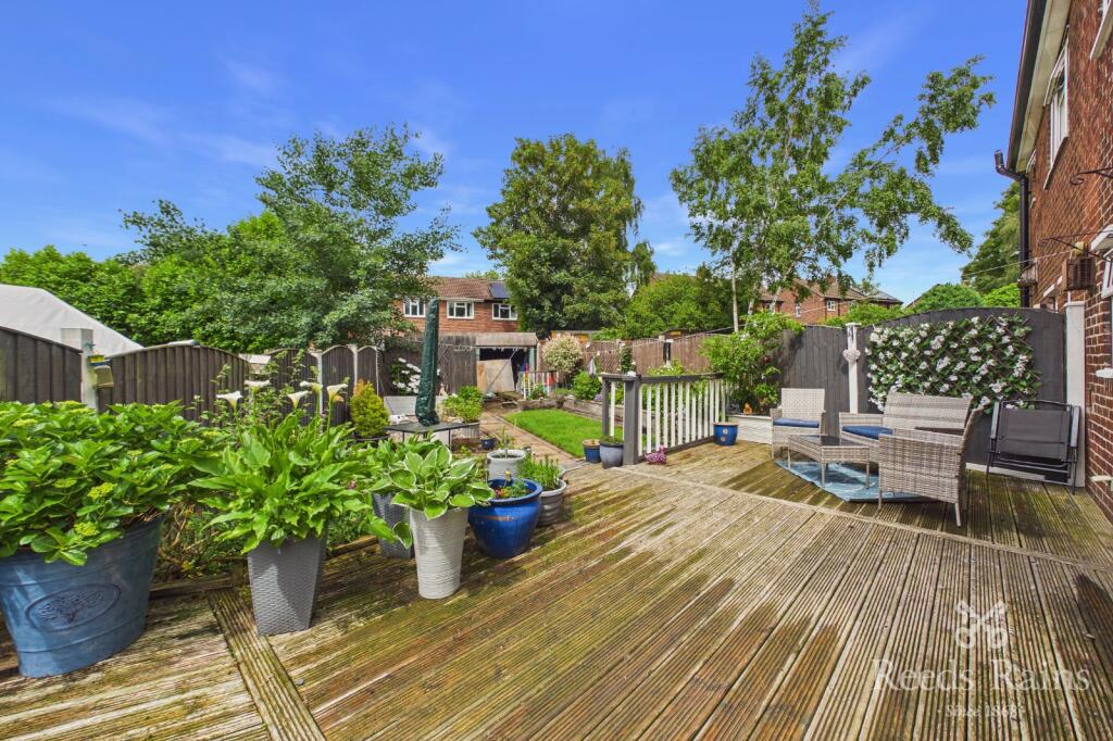 Dodworth Drive, Wakefield, West Yorkshire, WF2 - View 2