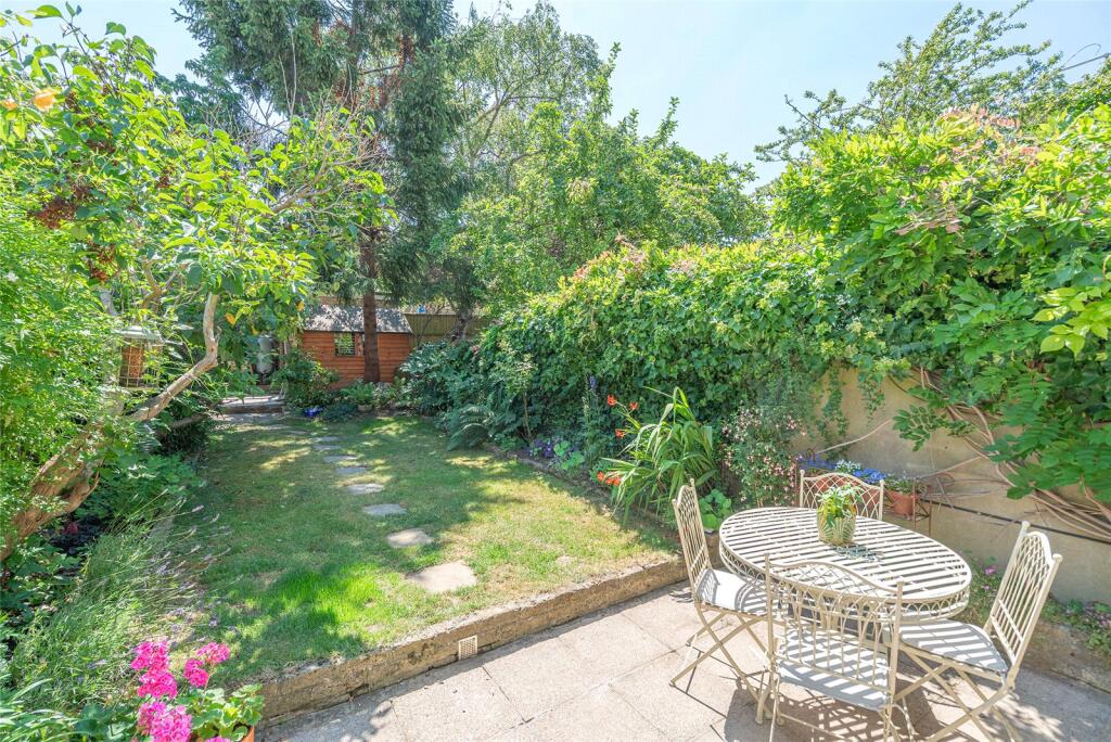 House in London - View 2