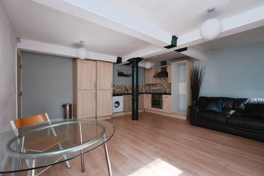 Apartment in Bradford, West Yorkshire - View 2