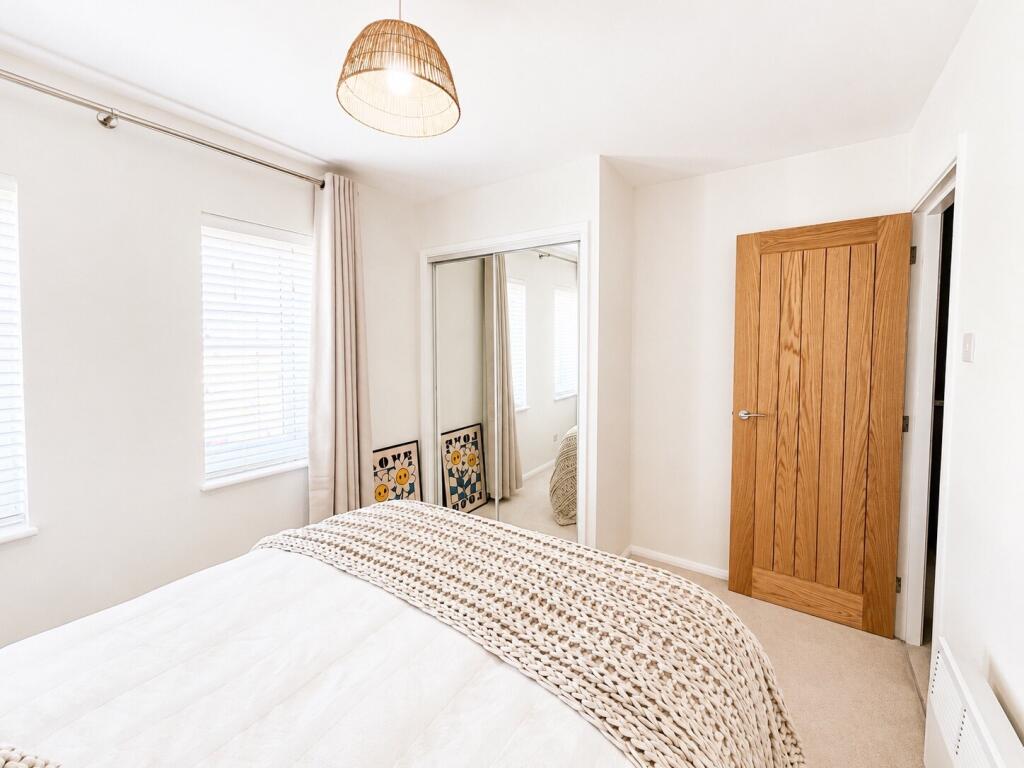 Apartment in Southend-on-Sea - More
