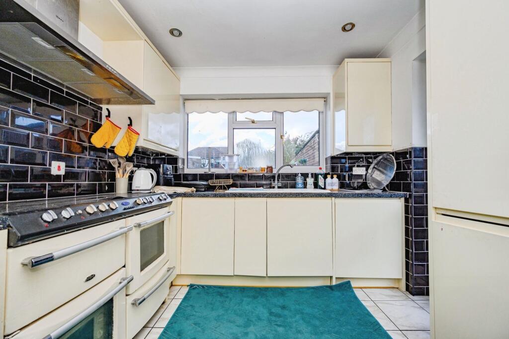 House in Luton - View 4