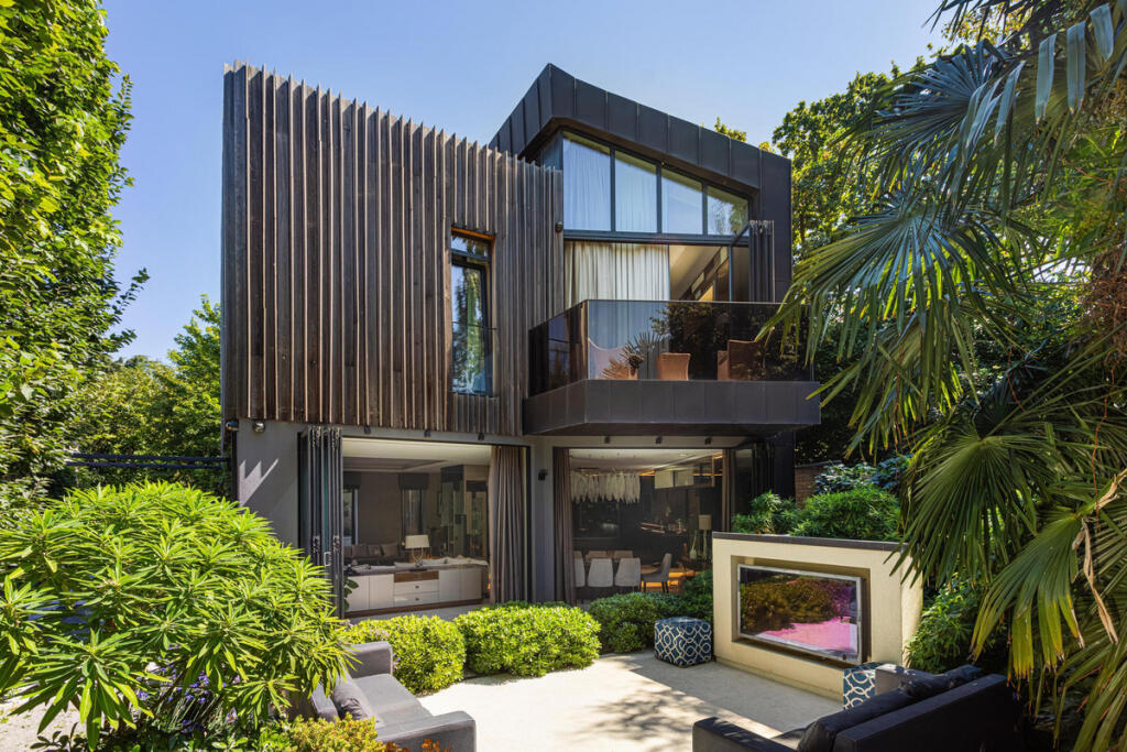 Main image of property: Mount Avenue, London, W5