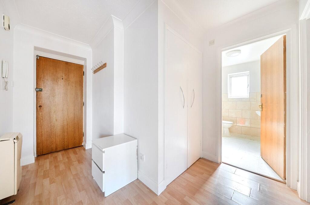 Apartment in London - View 5