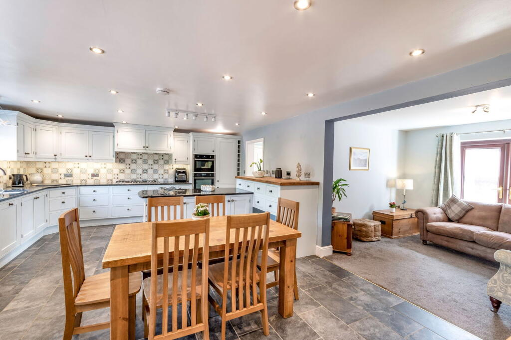House in Bassetlaw, East Markham - View 2