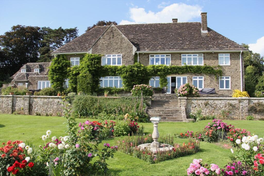 Main image of property: Brighton Road, Lower Beeding, Horsham, West Sussex