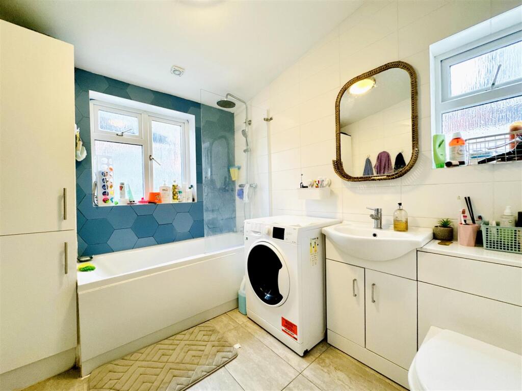 Pitcroft Avenue, Earley, Reading - View 4