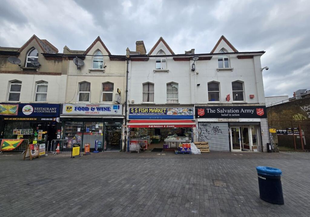 Main image of property: 32A Catford Broadway, Catford, London, SE6 4SN
