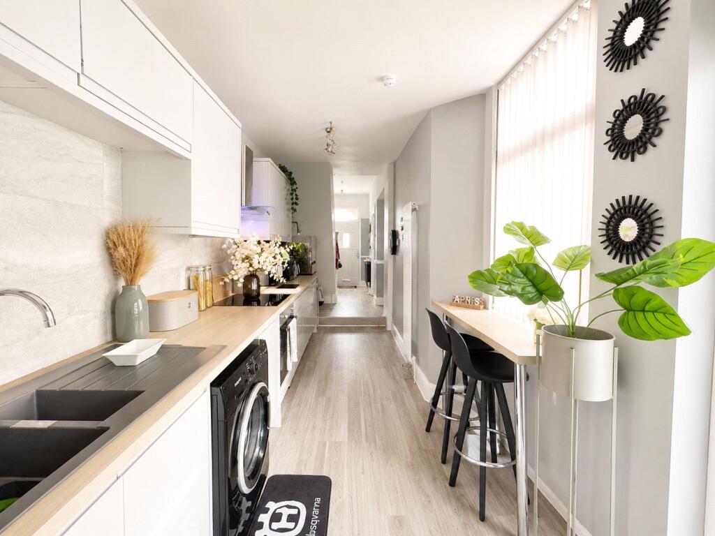 House in Wirral, Liverpool City Region - View 3