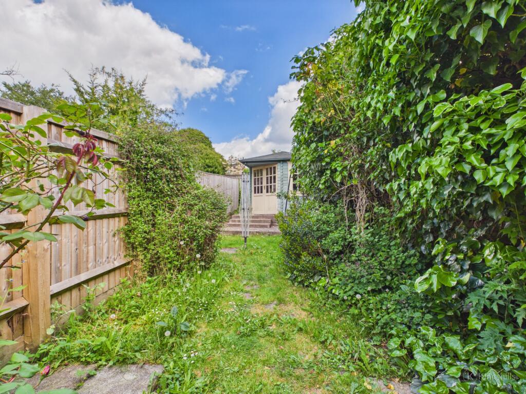 Gordon Road, High Wycombe, Buckinghamshire, HP13 6EP photo 2