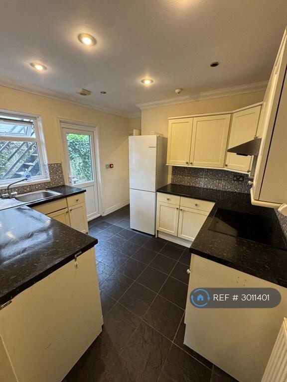 Apartment in Cardiff - View 4