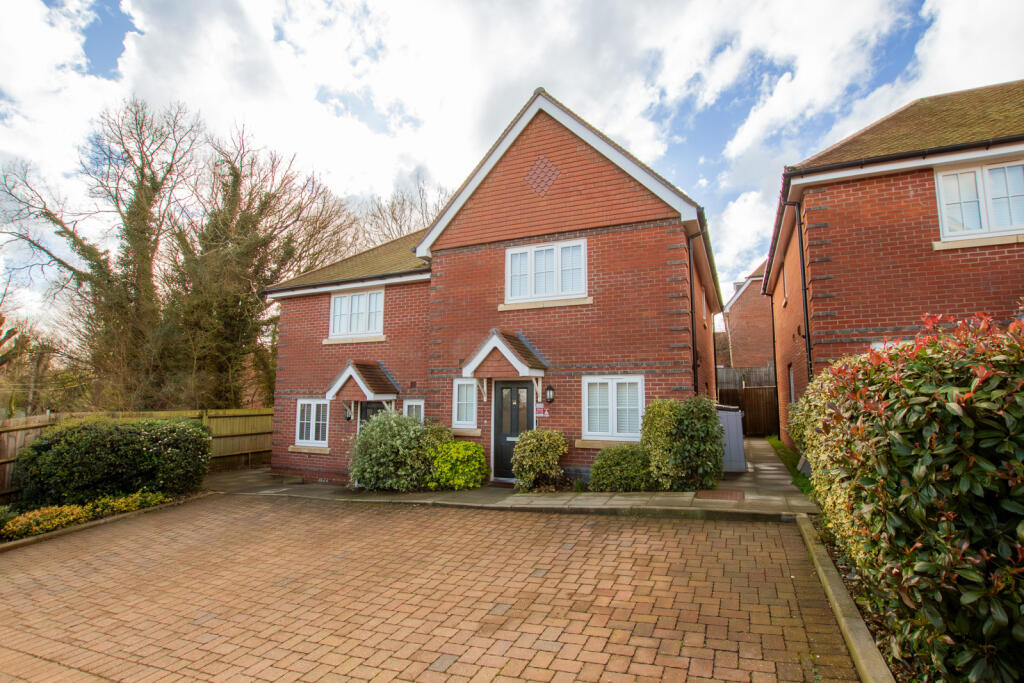 Main image of property: Sheffield Close, Pangbourne, Reading, Berkshire, RG8