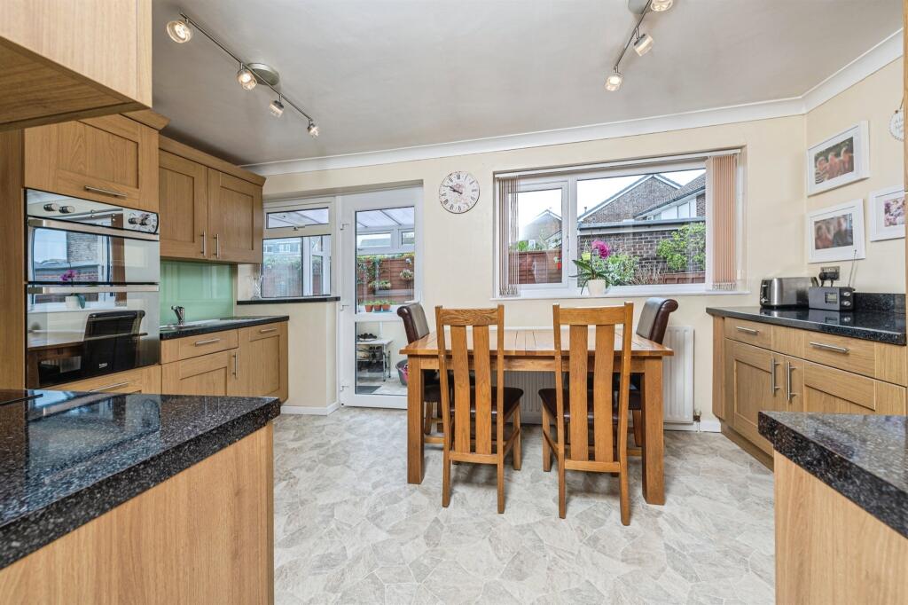 House in Holmfirth, Kirkroyds, Wooldale - View 3