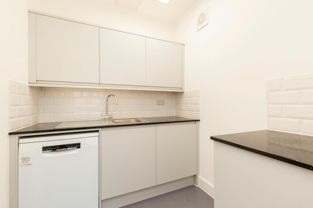 303A Whitechapel Road 19.jpg