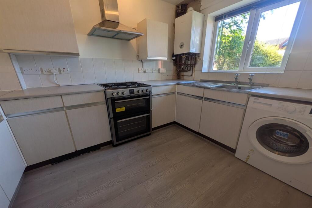 Main image of property: Calverton Close, Toton, NG9 6GW