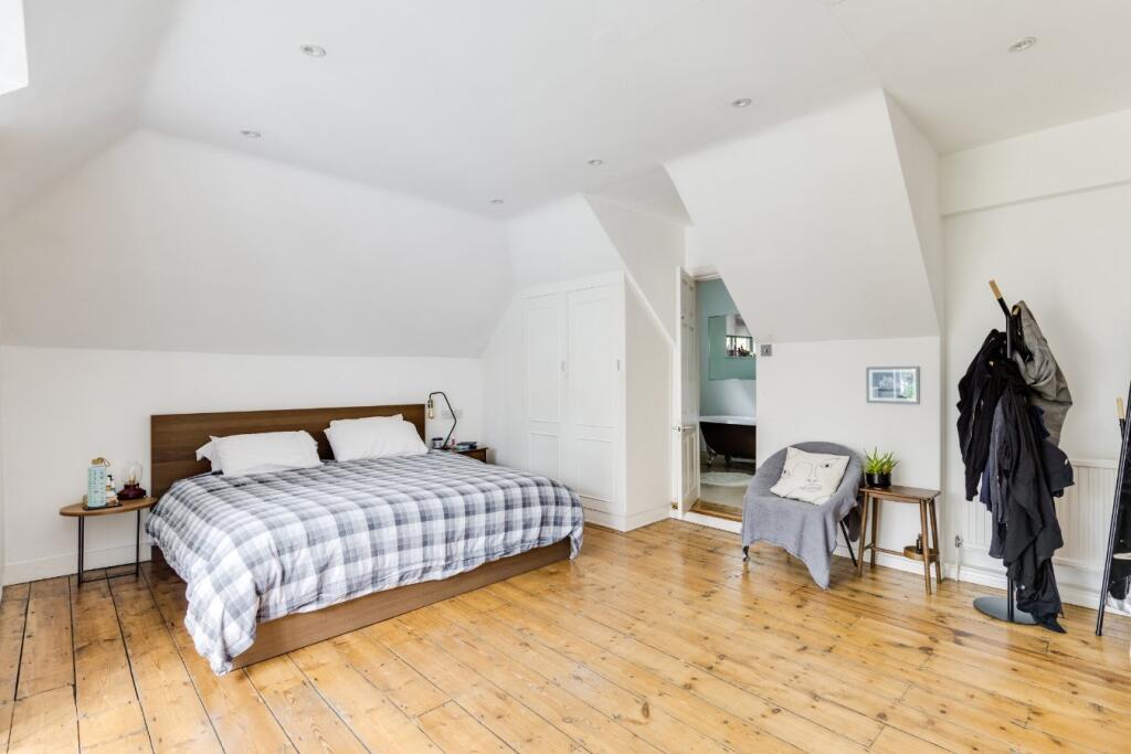 3 bedroom end of terrace house for rent