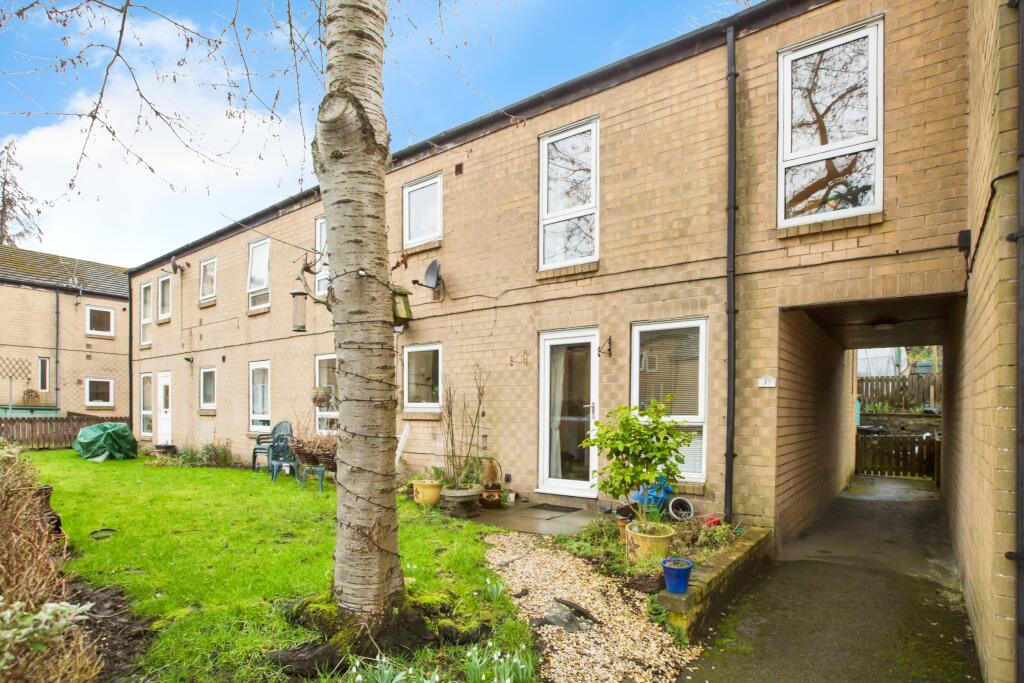 2-bed flat on Elphaborough Close, Mytholmroyd, Hebden Bridge, HX7, £135,000