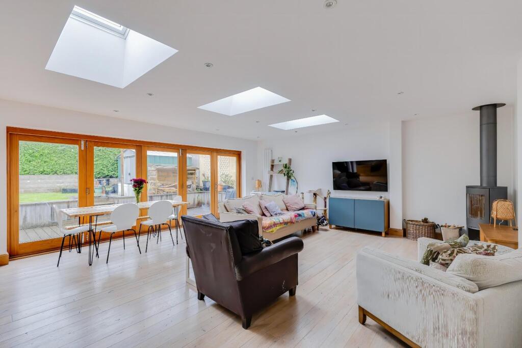 Main image of property: 11 Walston Road, Wenvoe, CF5 6AU